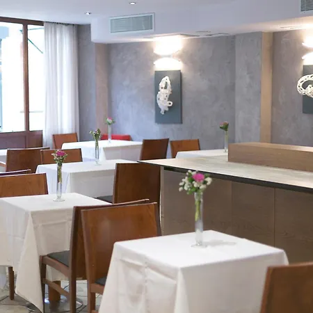 Hotel Plaza Hotel, Philian And